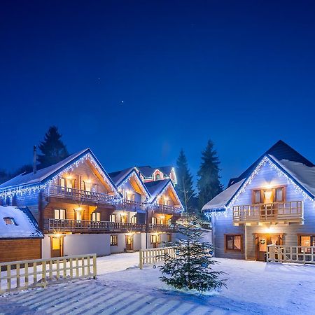 Family Hotel Kaskad Bukovel Ngoại thất bức ảnh