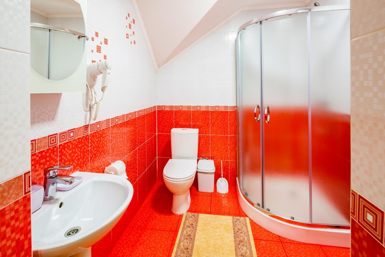 Family Hotel Kaskad Bukovel Ngoại thất bức ảnh