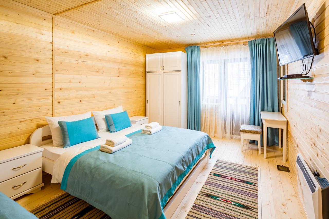 Family Hotel Kaskad Bukovel Ngoại thất bức ảnh