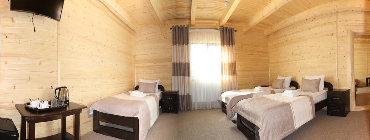 Family Hotel Kaskad Bukovel Ngoại thất bức ảnh