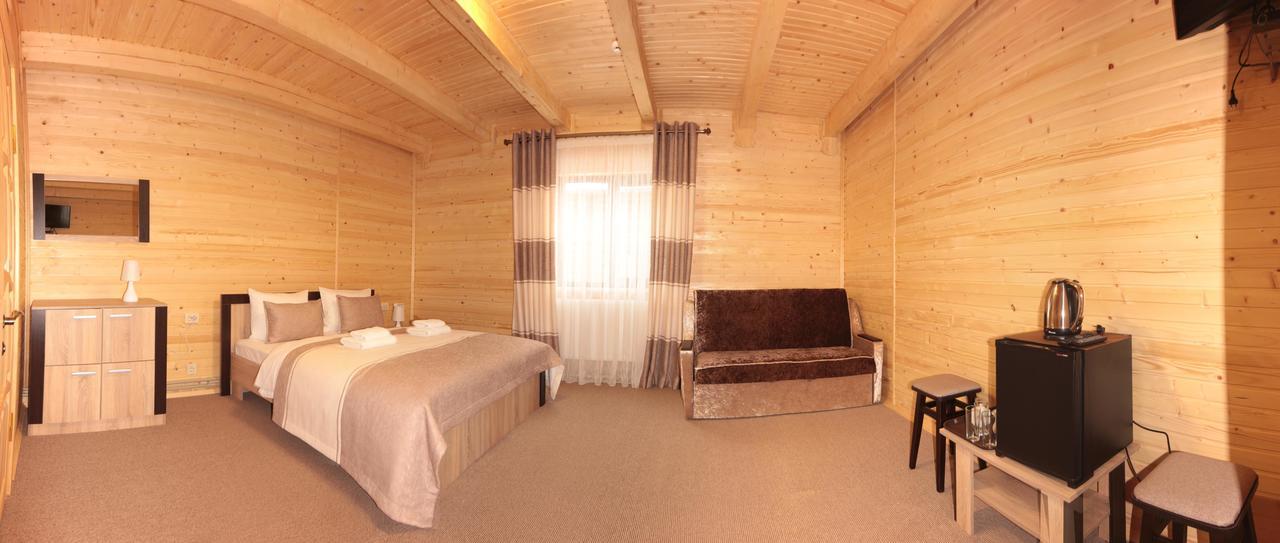 Family Hotel Kaskad Bukovel Ngoại thất bức ảnh