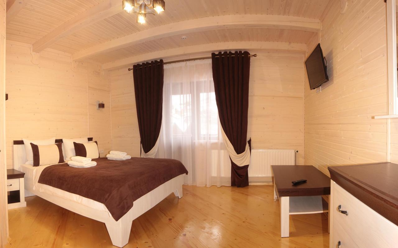 Family Hotel Kaskad Bukovel Ngoại thất bức ảnh