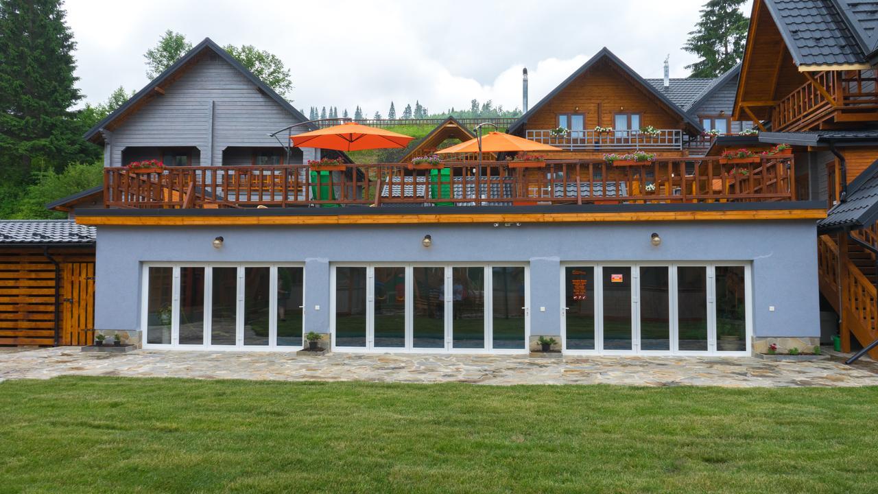 Family Hotel Kaskad Bukovel Ngoại thất bức ảnh