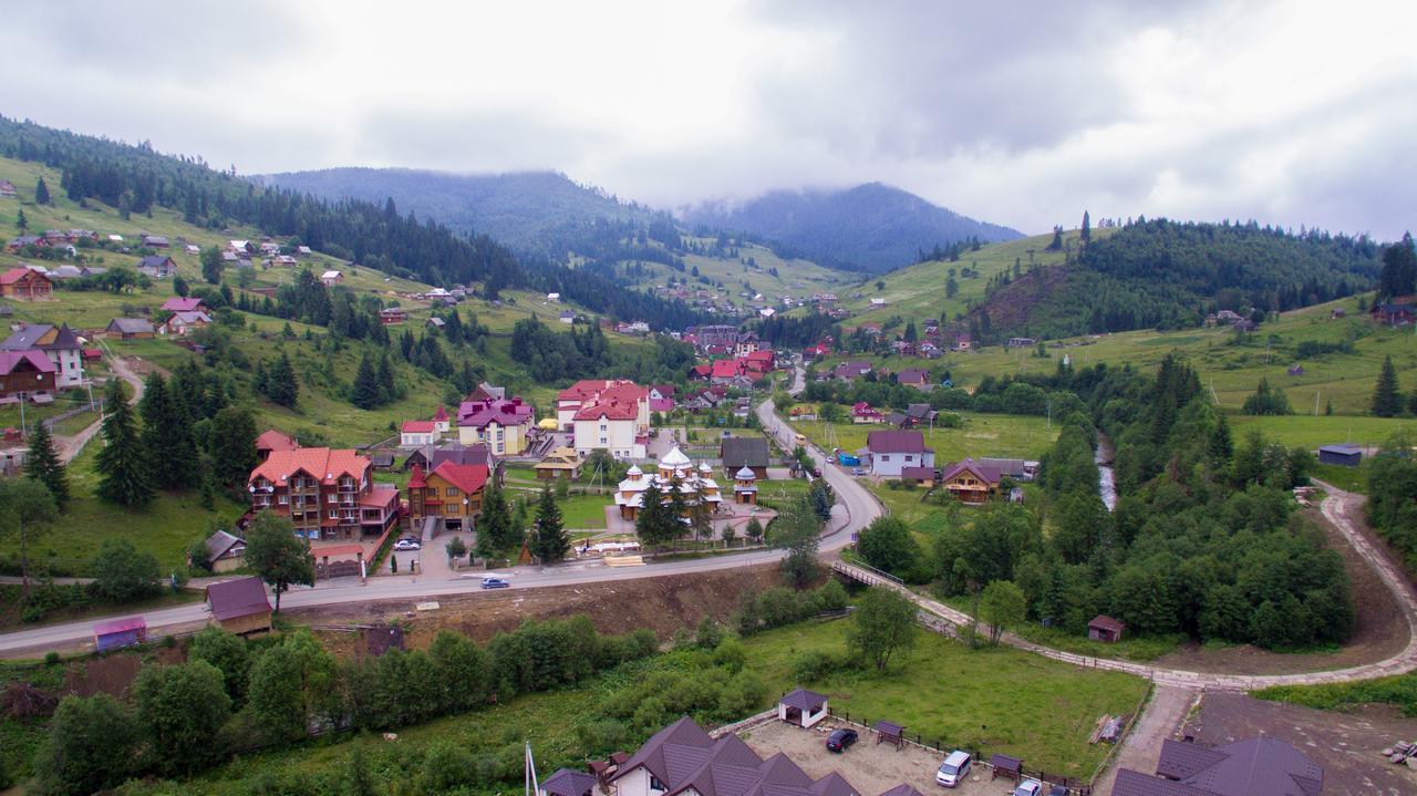 Family Hotel Kaskad Bukovel Ngoại thất bức ảnh