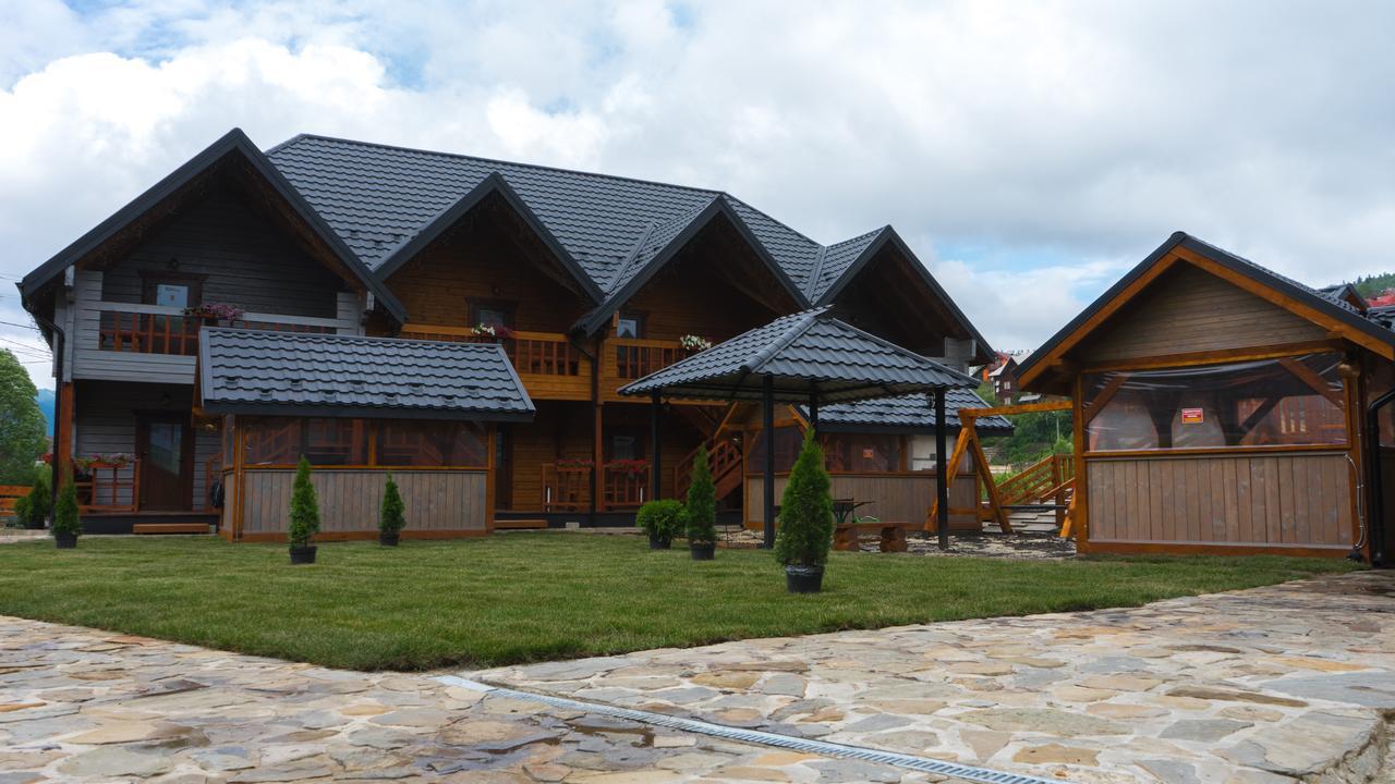 Family Hotel Kaskad Bukovel Ngoại thất bức ảnh