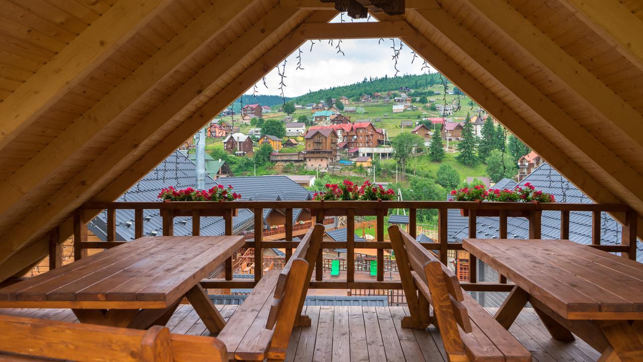 Family Hotel Kaskad Bukovel Ngoại thất bức ảnh